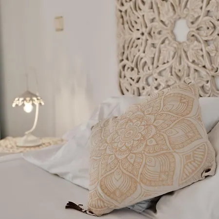 منزل للإقامة A Casa Branca - With Pool & Jacuzzi سانتا كومبا داو