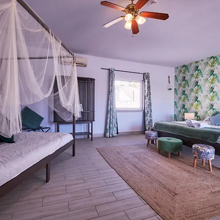 منزل للإقامة A Casa Branca - With Pool & Jacuzzi سانتا كومبا داو