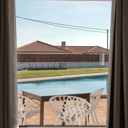 A Casa Branca - With Pool & Jacuzzi منزل للإقامة