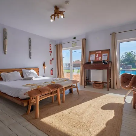 منزل للإقامة A Casa Branca - With Pool & Jacuzzi