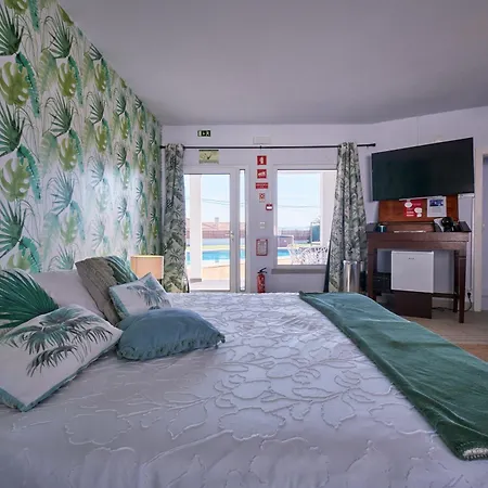 A Casa Branca - With Pool & Jacuzzi