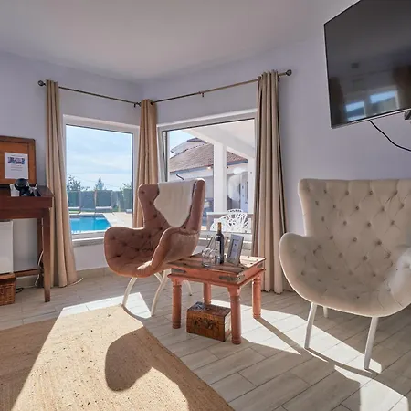 A Casa Branca - With Pool & Jacuzzi *