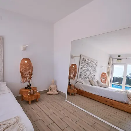 A Casa Branca - With Pool & Jacuzzi