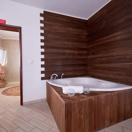 民宿 A Casa Branca - With Pool & Jacuzzi 圣孔巴当